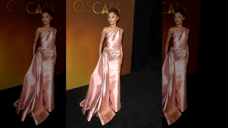 Ariana Grande en robe rose aux Oscars