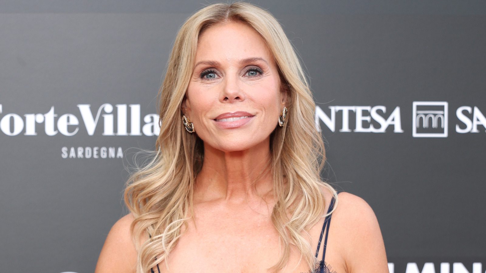 Cheryl Hines est presque méconnaissable sur une photo de retour avec des cheveux bruns