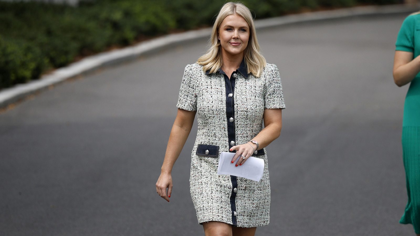 Karoline Leavitt Des Tenues Qui Montraient Beaucoup De Jambes