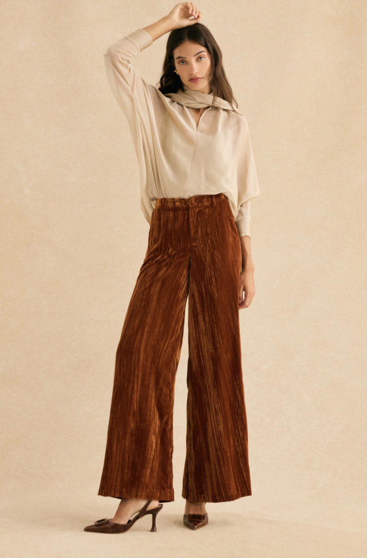 Pantalon en velours couleur ocre (125 euros)