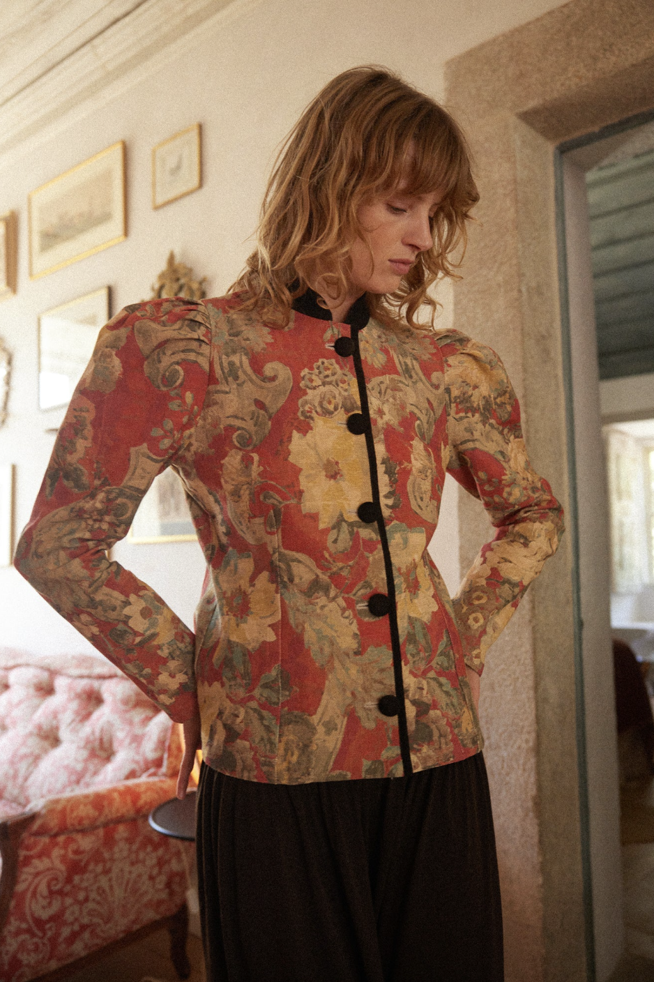 Veste imprimée à manches bouffantes (185 euros)