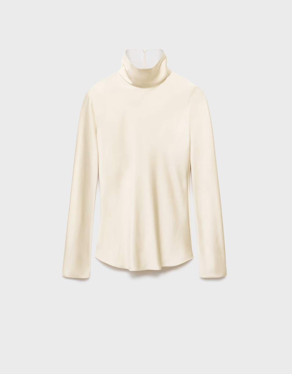 Chemise col montant en satin (45,99 euros)