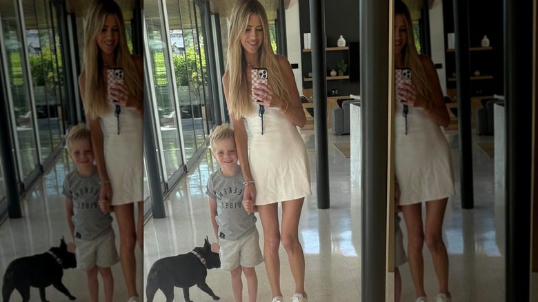 Christina Haack posant en mini-robe avec son fils