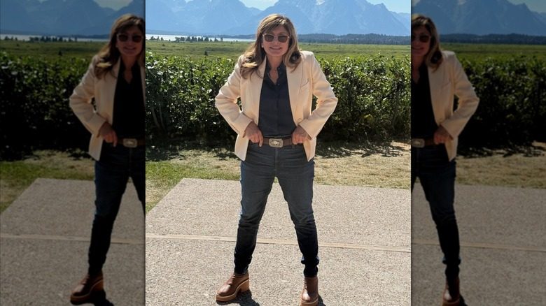 Maria Bartiromo porte des lunettes de soleil