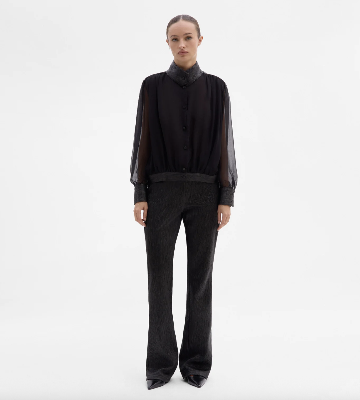Combiné chemisier (130 euros) et pantalon texturé (150 euros)