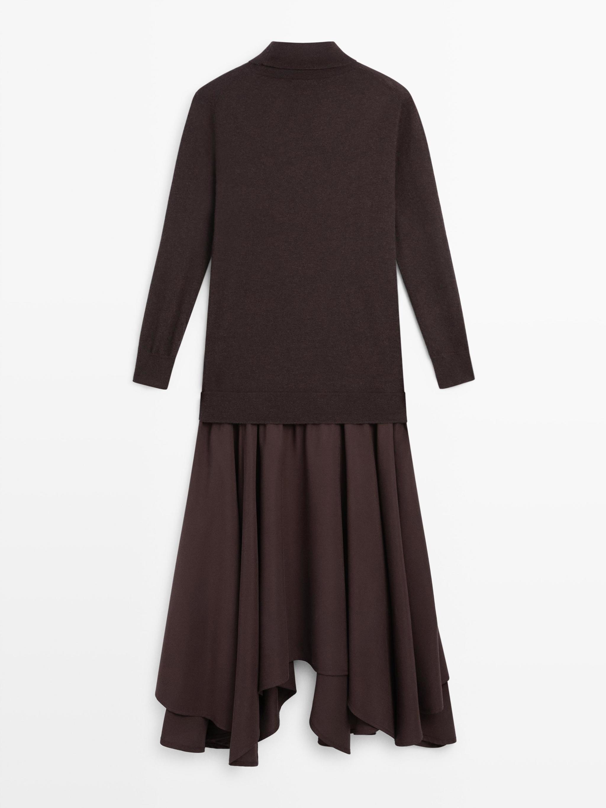 Robe marron associée à de la laine (99,95 euros)