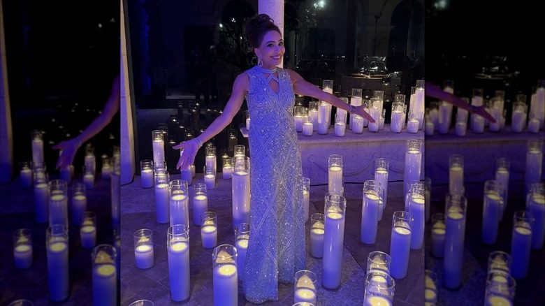 Jeanine Pirro dans une robe bijou
