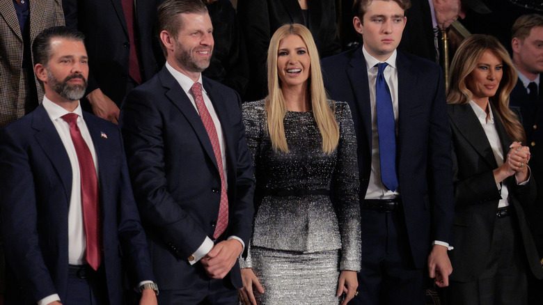 Ivanka Trump porte un deux-pièces à motifs noir et blanc lors de l'état de l'Union 2026
