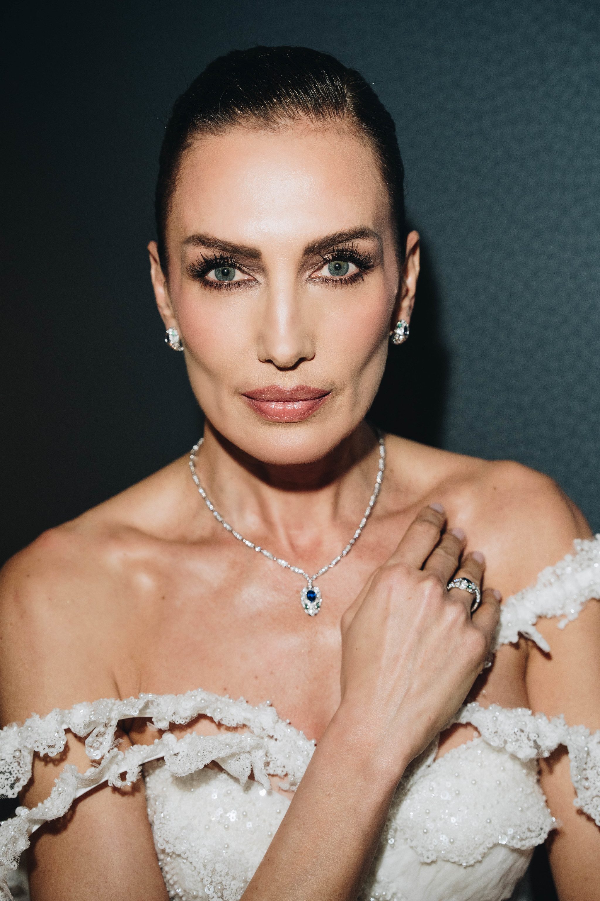 NIeves Álvarez avec des bijoux Bvlgari.