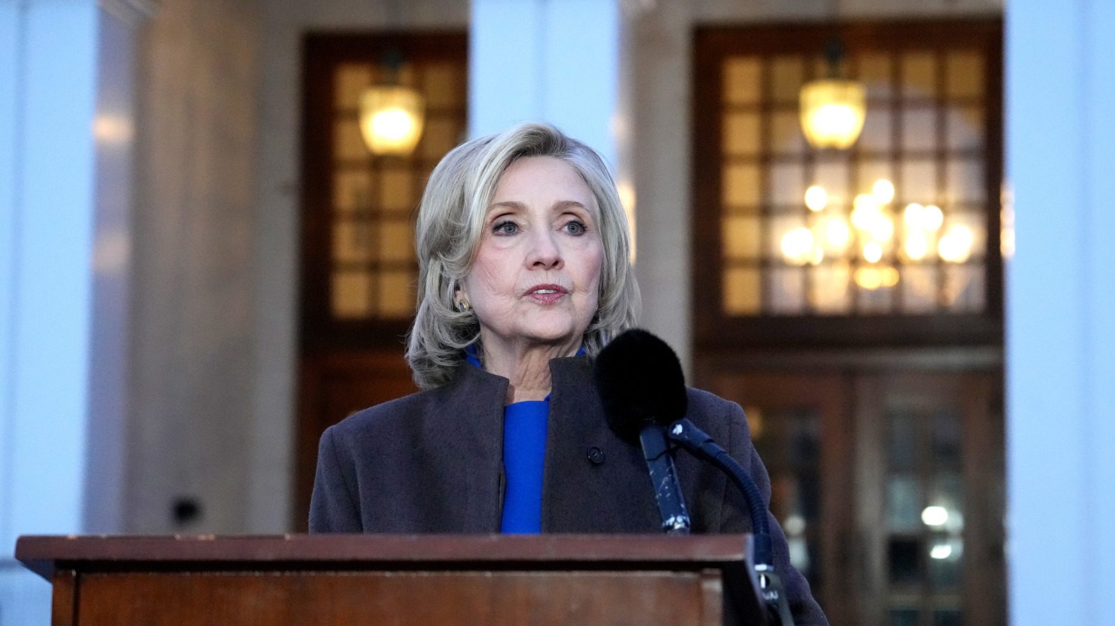 Des photos côte à côte prouvent qu’Hillary Clinton vieillit comme du bon vin