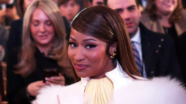 Nicki Minaj avec une partie latérale