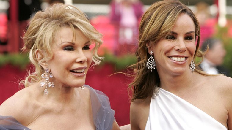 Joan Rivers et Melissa Rivers lors de la 77e cérémonie annuelle des Academy Awards - Arrivées au Kodak Theatre de Los Angeles, Californie, États-Unis