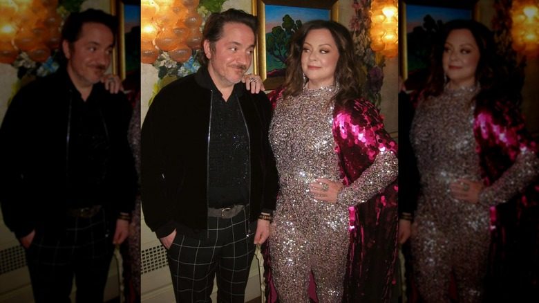 Ben Falcone et Melissa McCarthy posent pour une photo
