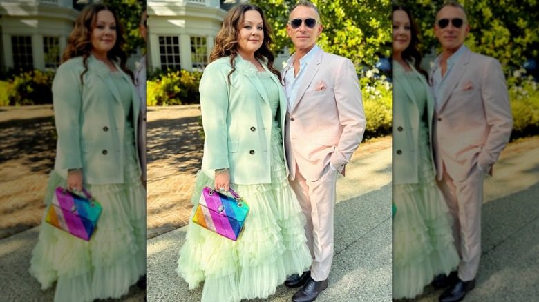 Melissa McCarthy et Adam Shankman posent ensemble pour une photo