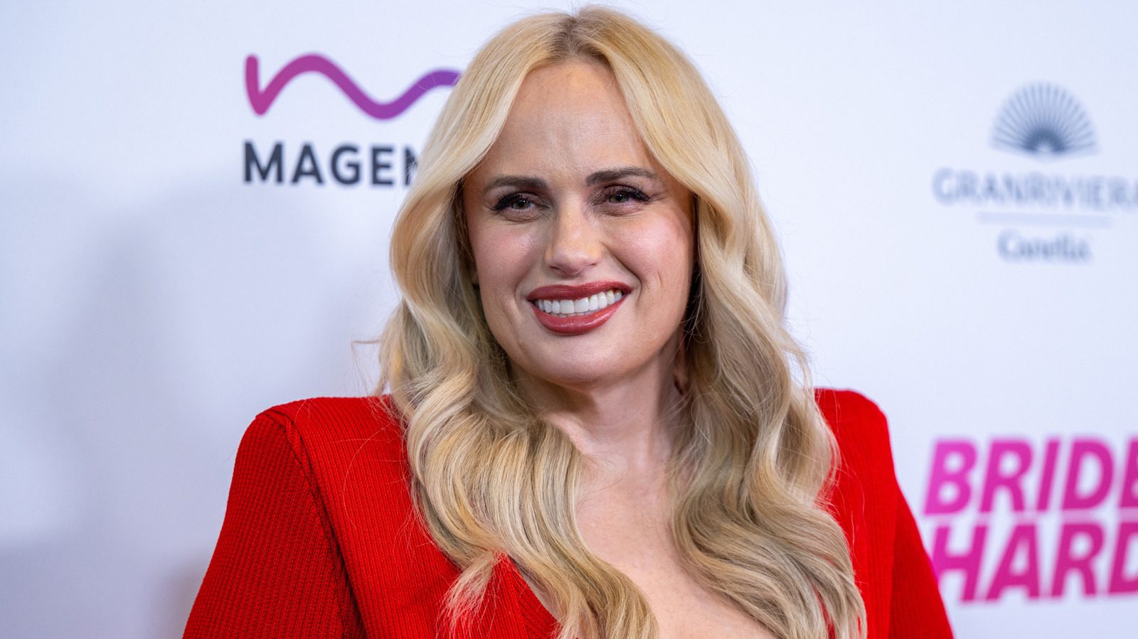 Les photos avant et après mettent en évidence la transformation du visage de Rebel Wilson suite à une perte de poids