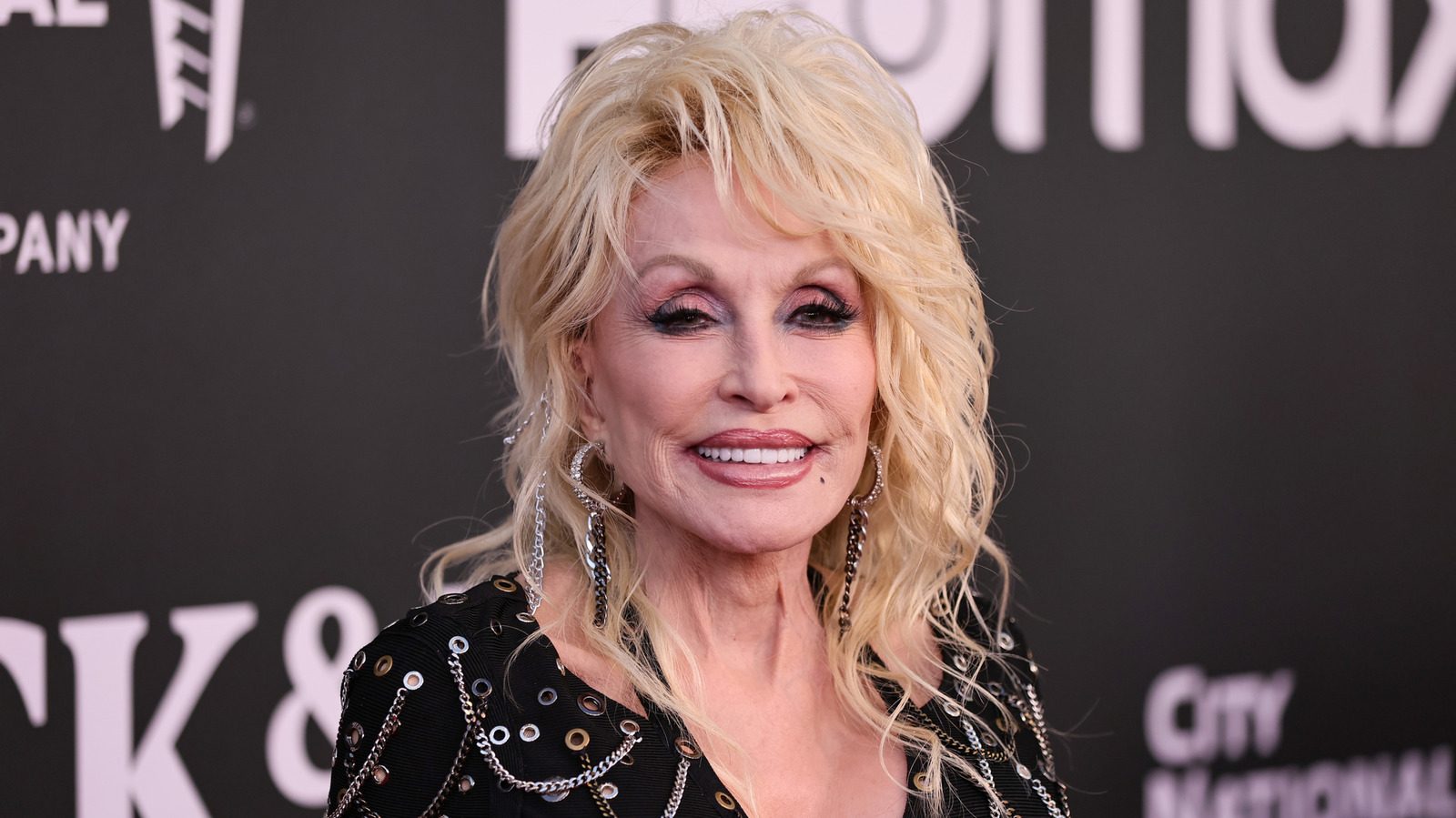 Les photos des lèvres plus fines de Dolly Parton dans les années 70 sont si sauvages à voir aujourd'hui