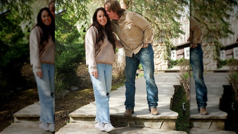 Chip Gaines embrasse Joanna Gaines