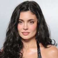 Photos de Kylie Jenner abandonnant le maquillage épais pour un look plus naturel