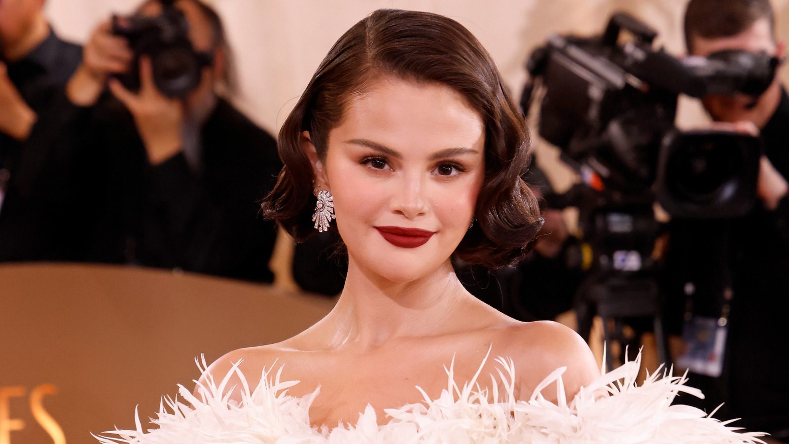 Les photos avant et après du visage de Selena Gomez n'aident pas les rumeurs d'Ozempic