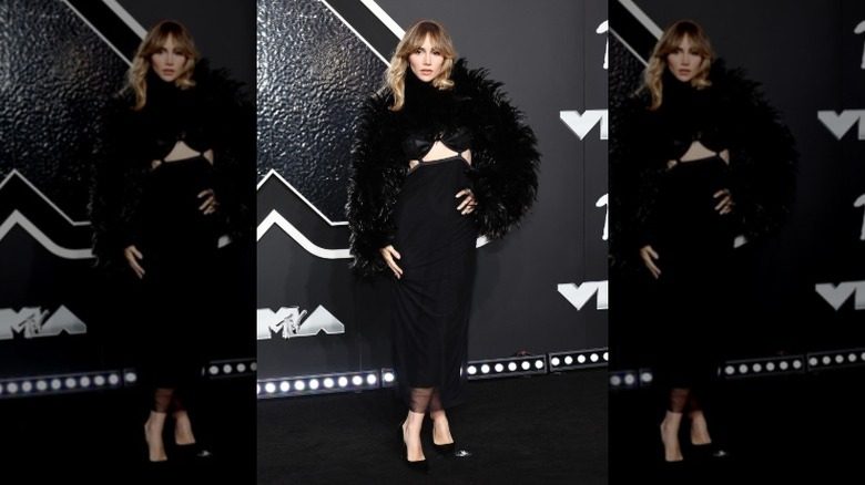 Suki Waterhouse arrive aux MTV VMA 2024