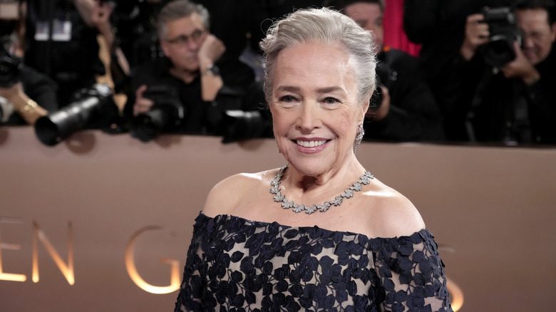 Kathy Bates souriante