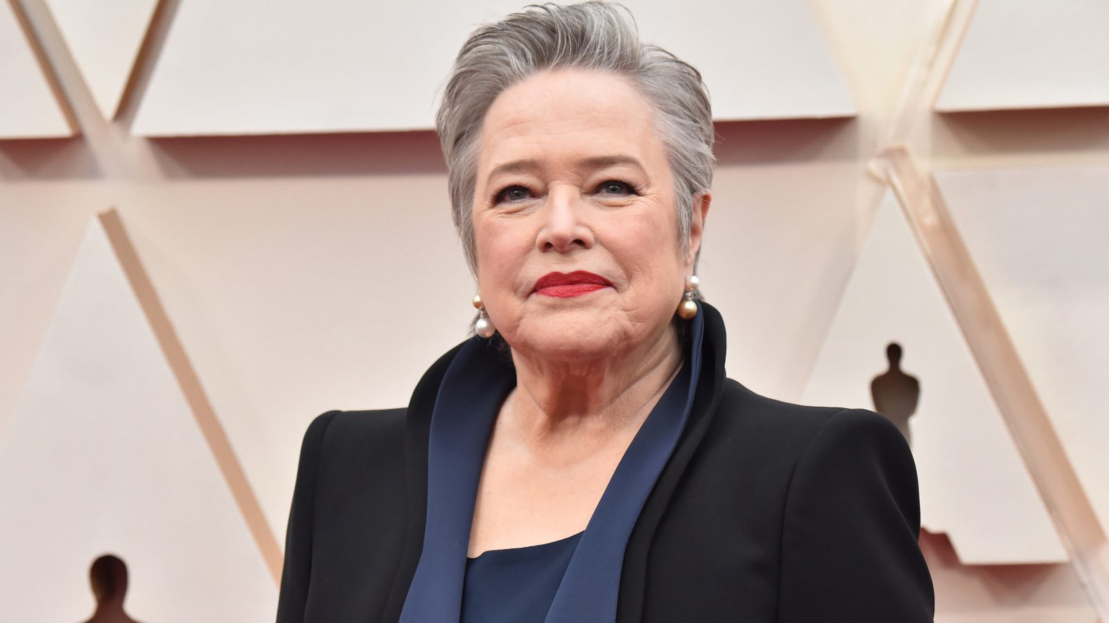 Le visage de Kathy Bates a totalement changé après la perte de poids assistée par Ozempic