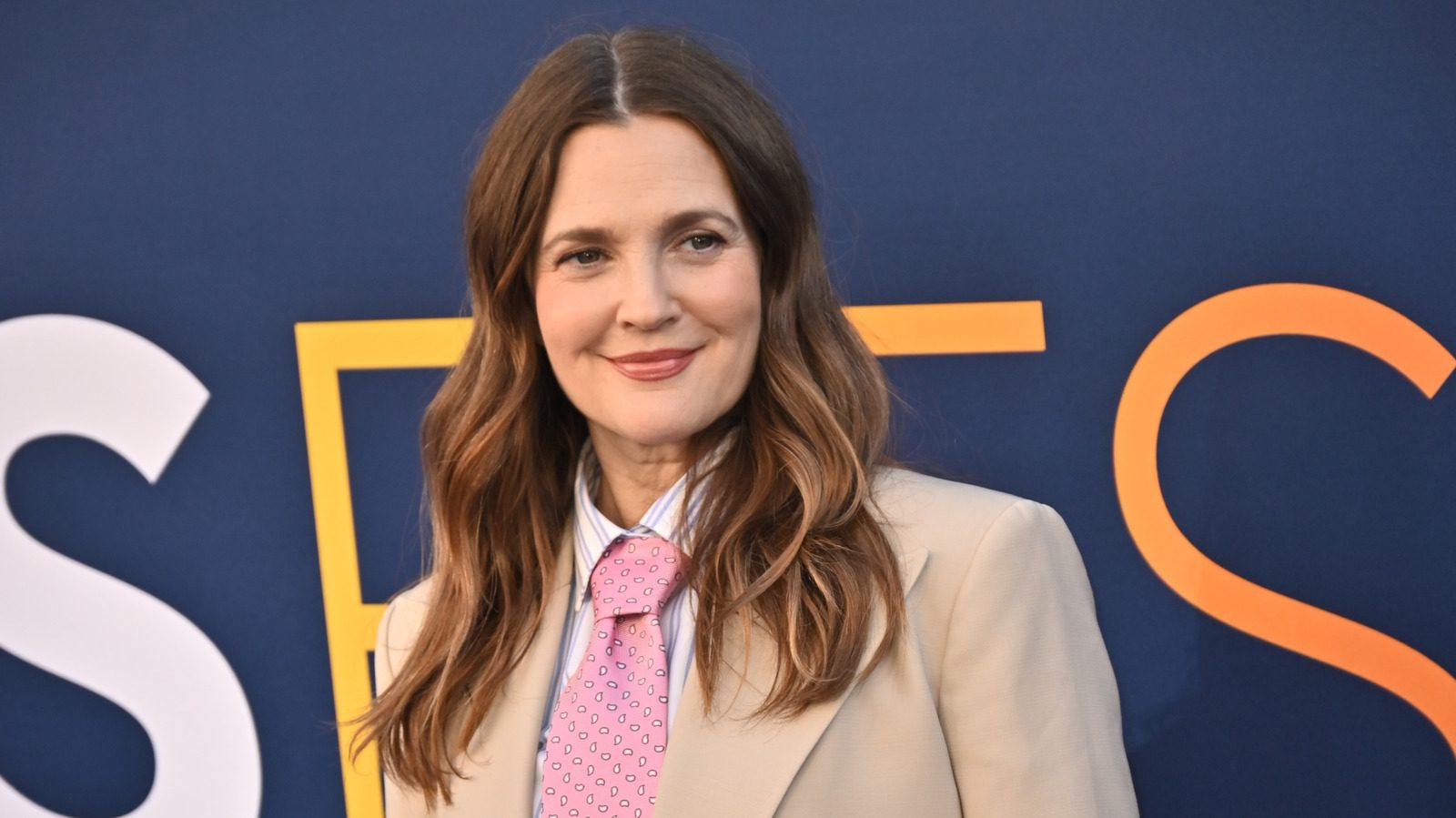 Les photos côte à côte de Drew Barrymore prouvent qu'elle vieillit comme du bon vin