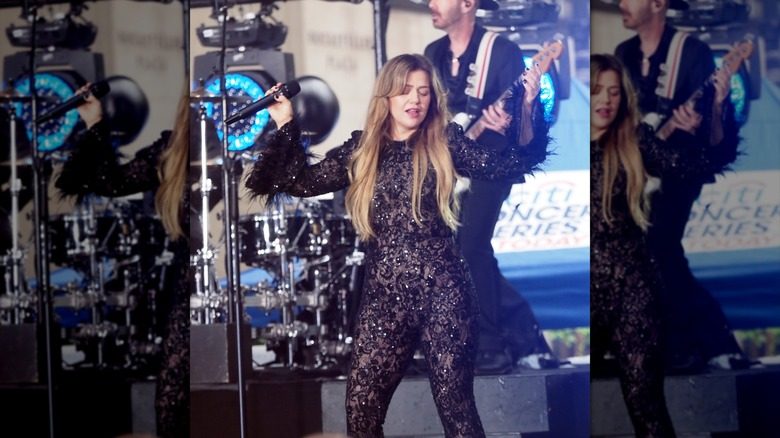 Kelly Clarkson sur scène à 