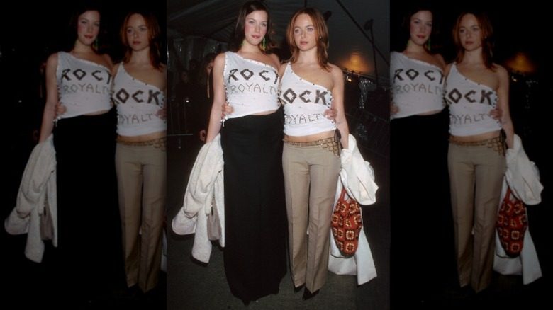 Liv Tyler et Stella McCartney posent au Met Gala 1999