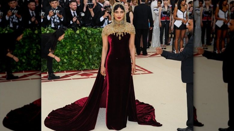 Priyanka Chopra pose en Ralph Lauren au Met Gala