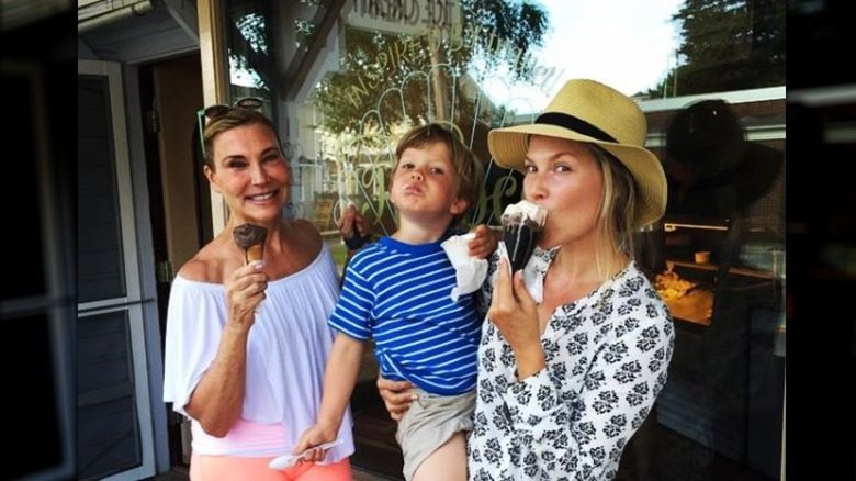 Ali Larter et son fils dégustent des cornets de glace