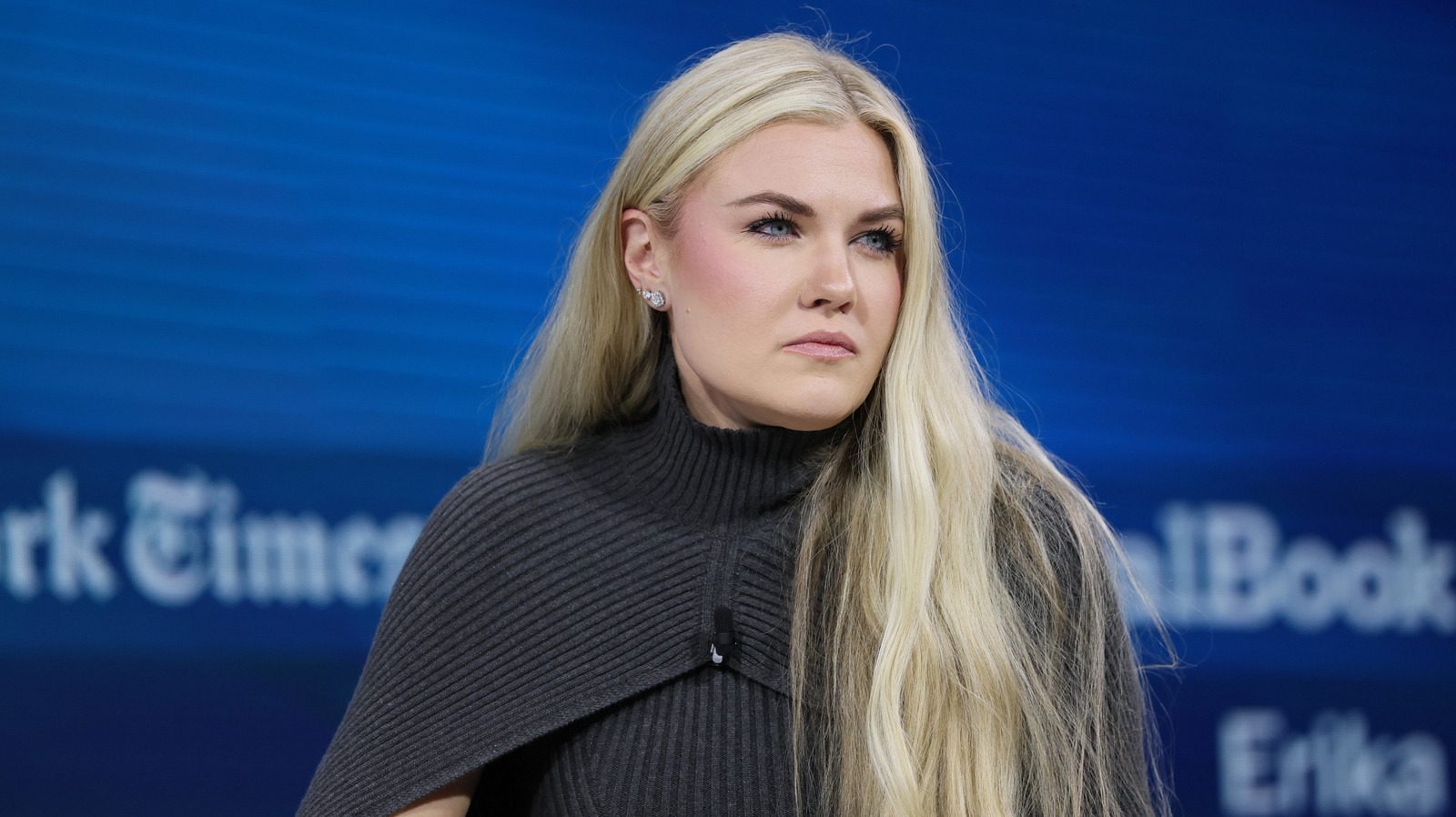 La chute des extensions de cheveux d'Erika Kirk atteint un nouveau plus bas lors de la fête nuptiale de Palm Beach