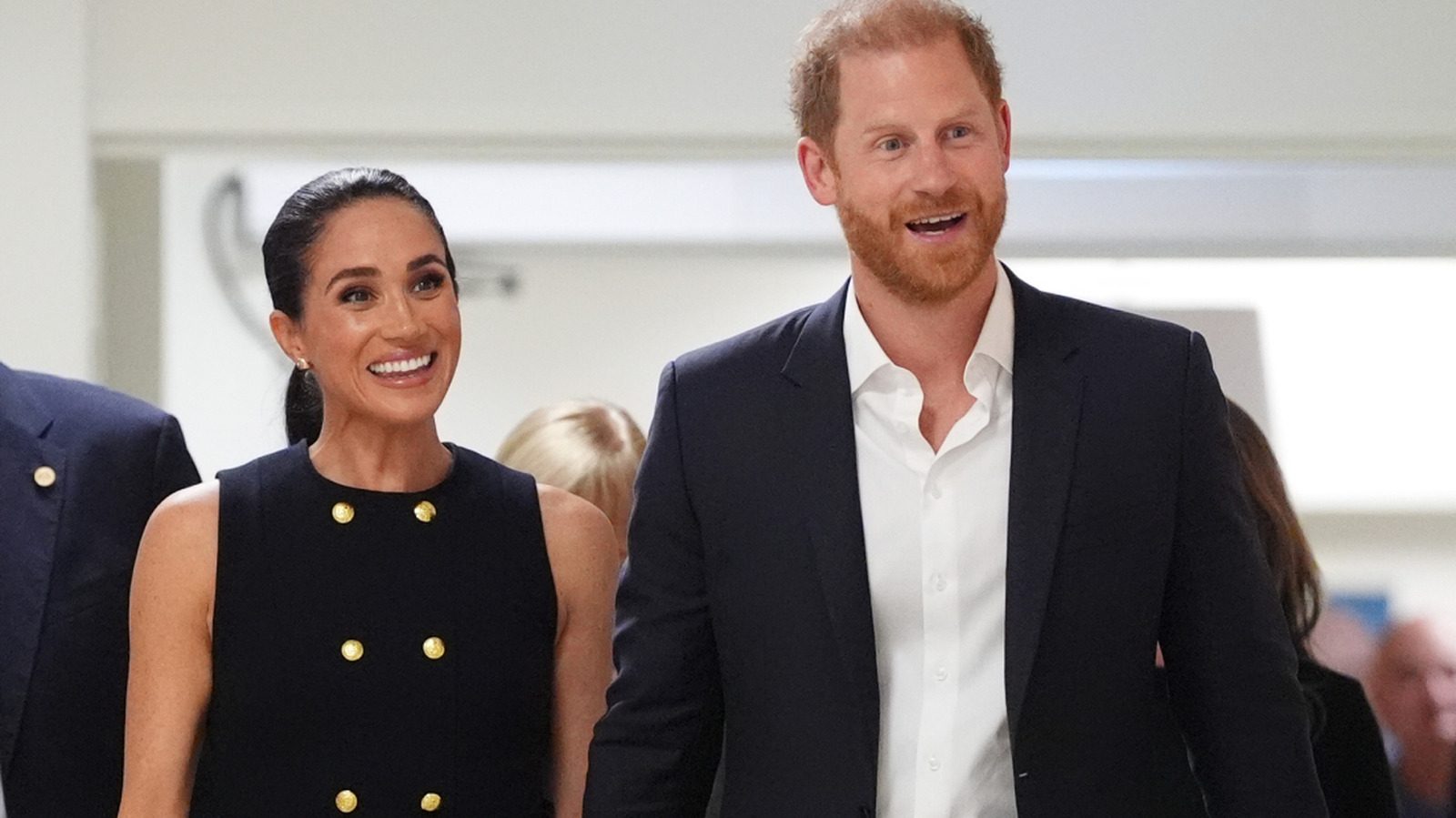 Les tenues de Meghan Markle lors de son voyage en Australie semblent royalement déconnectées (et dépassées)