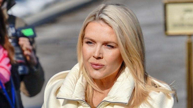 Karoline Leavitt s'adresse à la presse devant la Maison Blanche