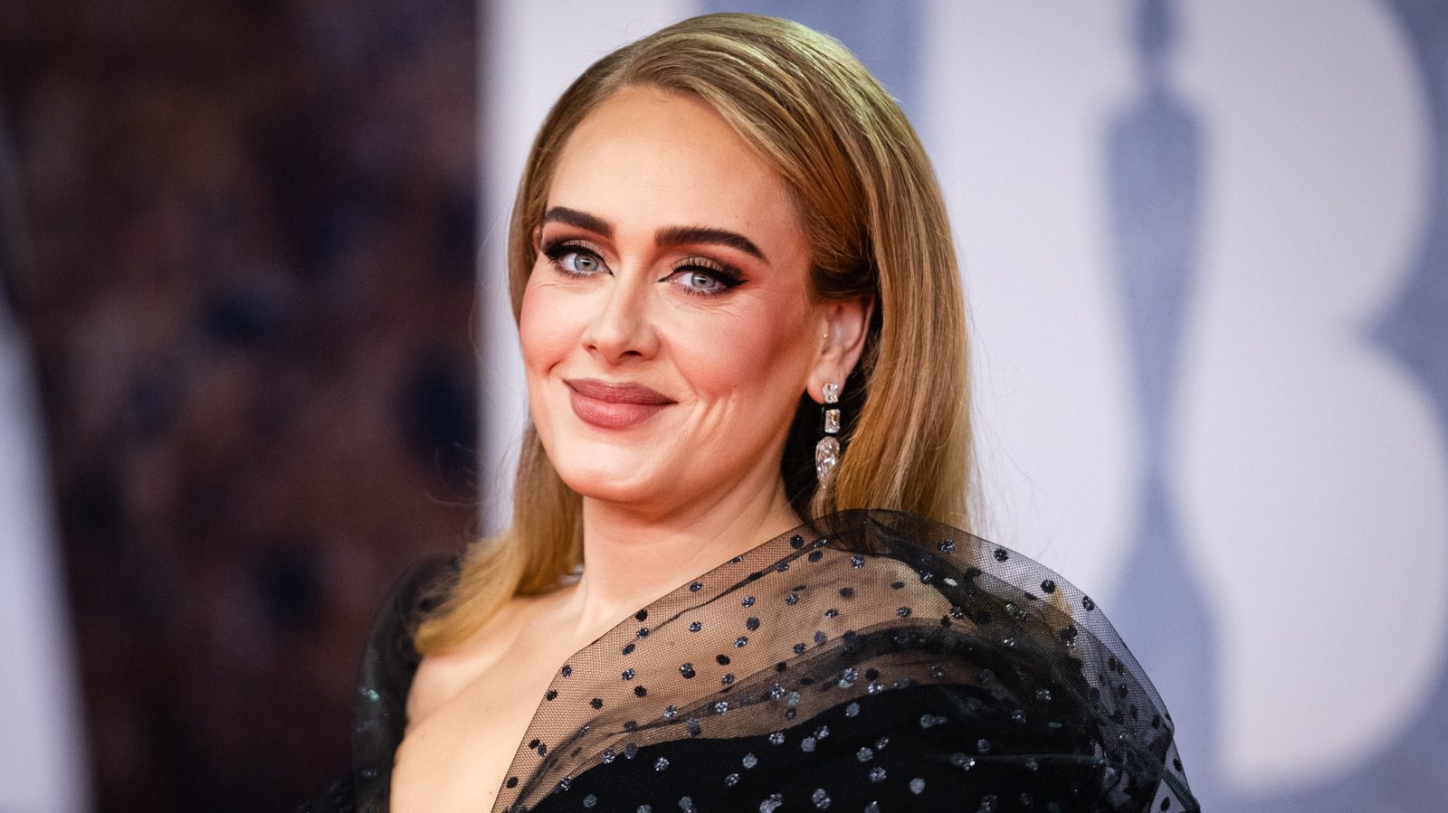 Les photos avant et après mettent en évidence la perte de poids impressionnante d'Adele