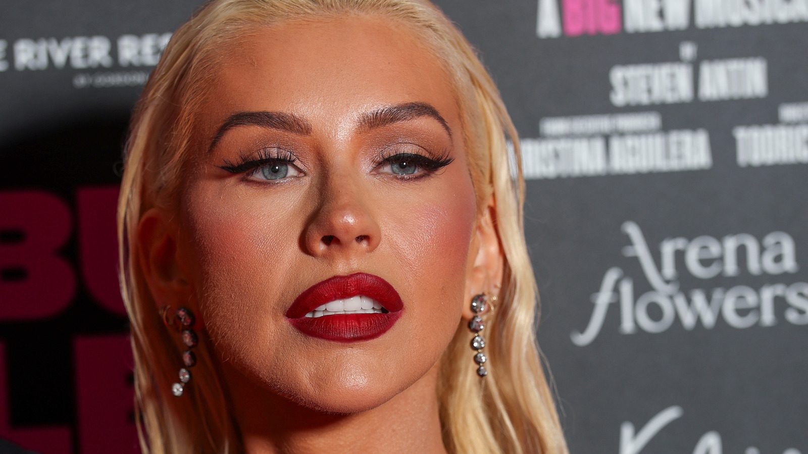 Des photos de retour montrent les lèvres de Christina Aguilera avant qu'elle ne les pompe avec du mastic
