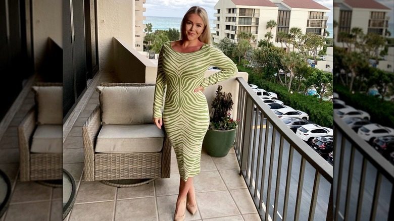 Karoline Leavitt dans une robe à imprimé zèbre