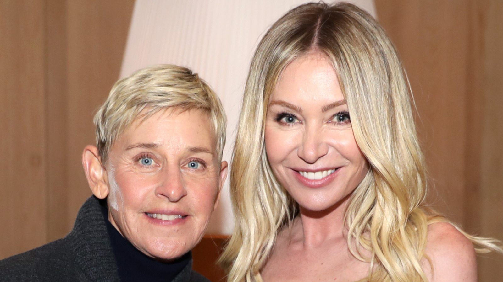 Ellen DeGeneres a arrêté de se faire remplir et les photos avant et après mettent en valeur son nouveau look naturel