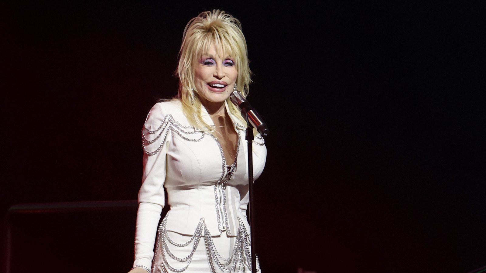 Dolly Parton a-t-elle des regrets en matière de chirurgie plastique ? Voici ce qu'elle a dit