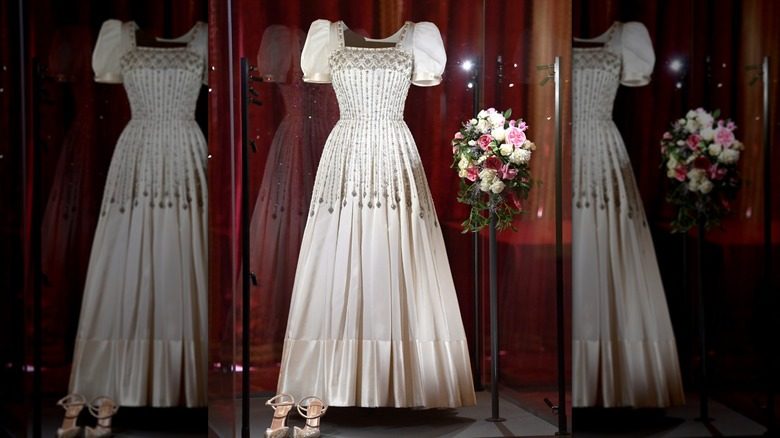 La robe de mariée de la princesse Béatrice exposée dans un musée