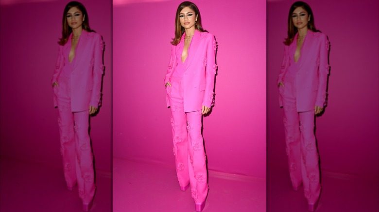 Zendaya participe au défilé femme Valentino automne/hiver 2022/2023 en mars 2022 lors de la Fashion Week de Paris
