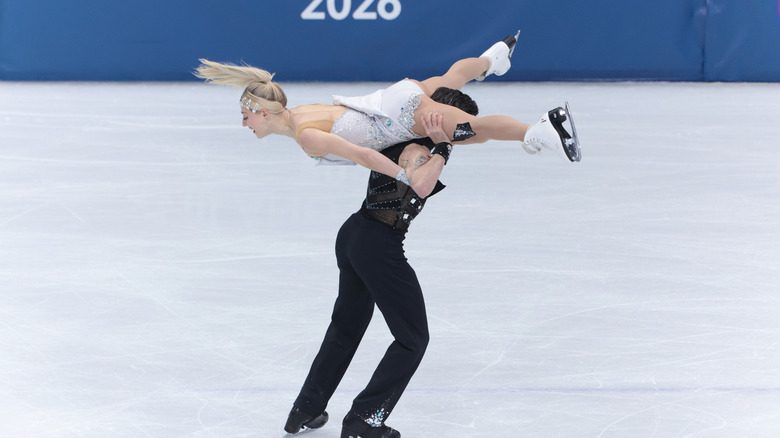 Paul Poirier et Piper Gilles font un lift