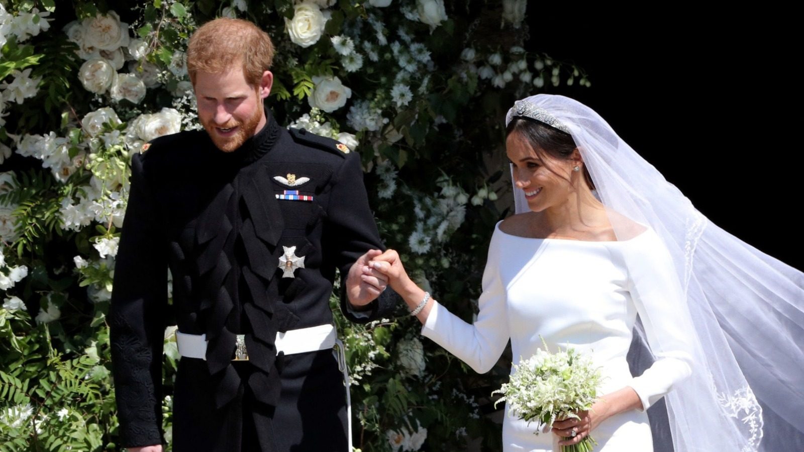 La raison désuète pour laquelle la robe de mariée de Meghan Markle a été jugée inappropriée par la famille royale