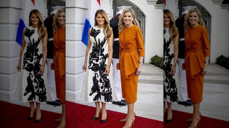 Melania Trump posant avec la reine Máxima dans une robe à fleurs noire et blanche
