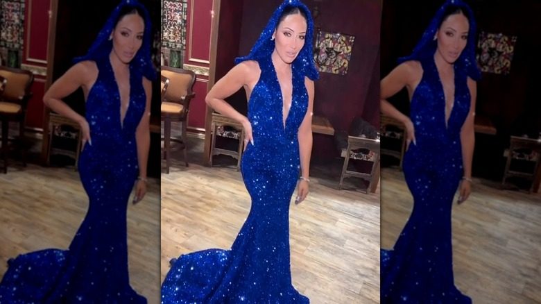 Melissa Gorga porte une robe à capuche bleue scintillante
