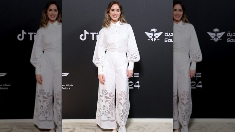 Emily Blunt en robe blanche à l'événement Variety Power of Women en novembre 2023