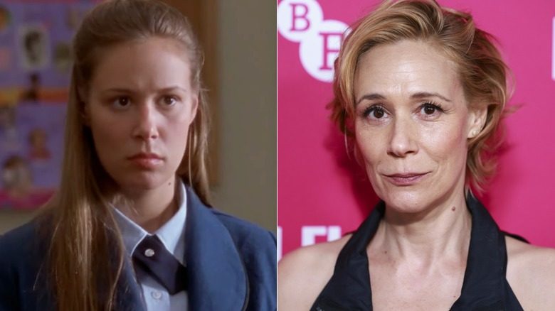Image divisée de Liza Weil dans Gilmore Girls à gauche et posant sur un fond rose à droite.
