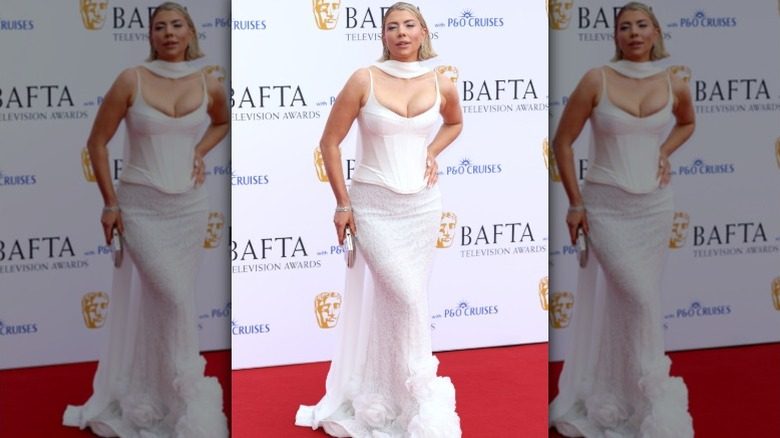 Olivia Bowen pose aux BAFTA Television Awards
