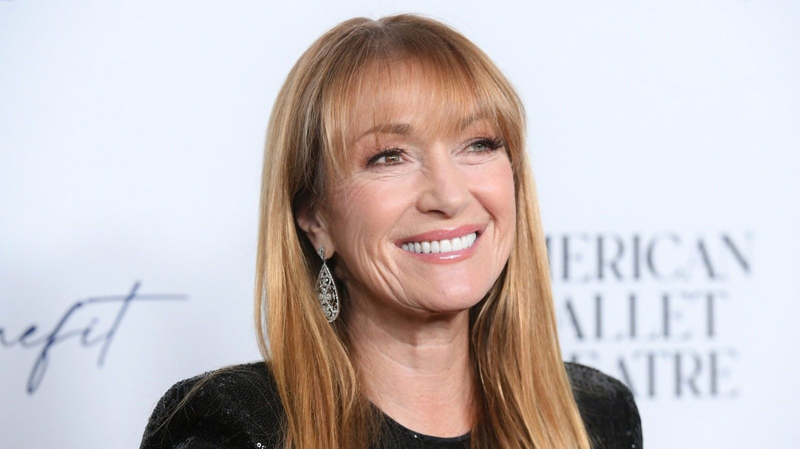 Jane Seymour utilise cette astuce de beauté à l'ancienne pour une apparence bien reposée