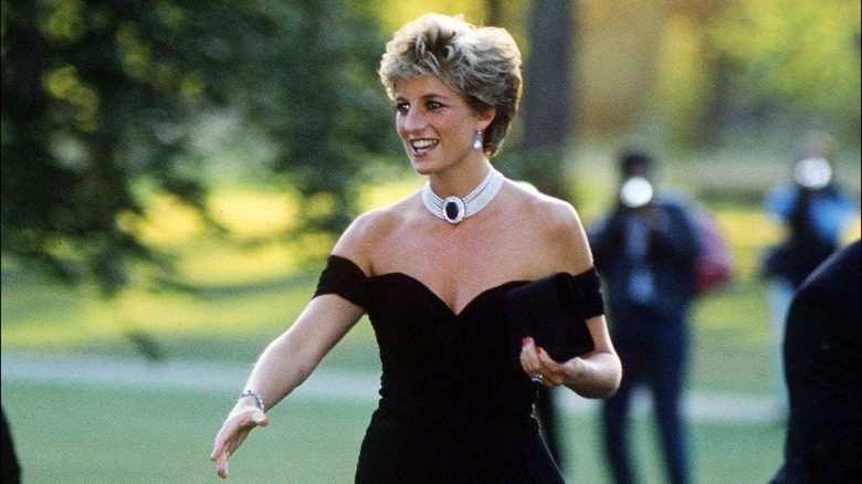 La princesse Diana en noir célèbre 